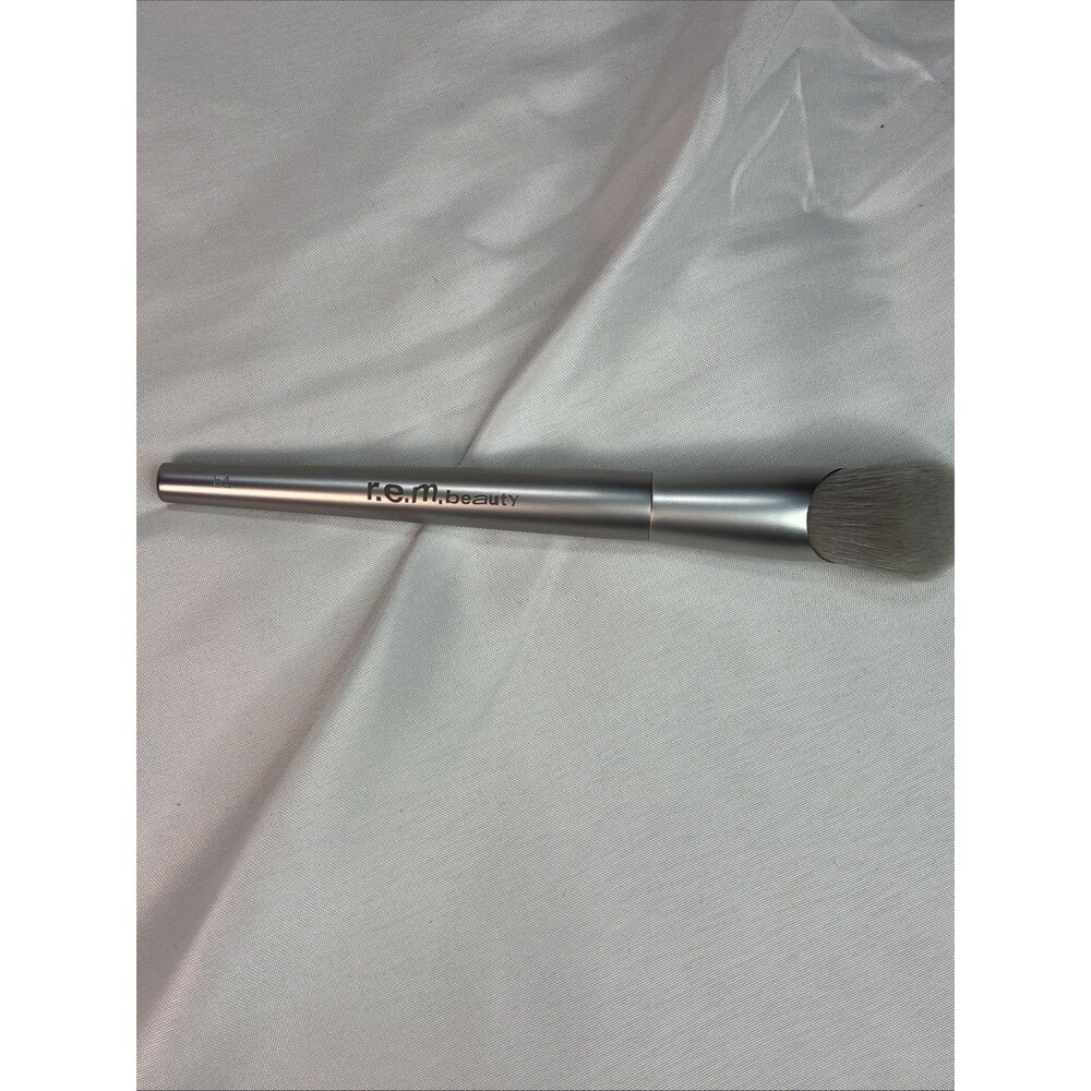 r.e.m. Beauty B1 Blush Brush